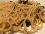 アンチョビとオリーブのペペロンチーノ